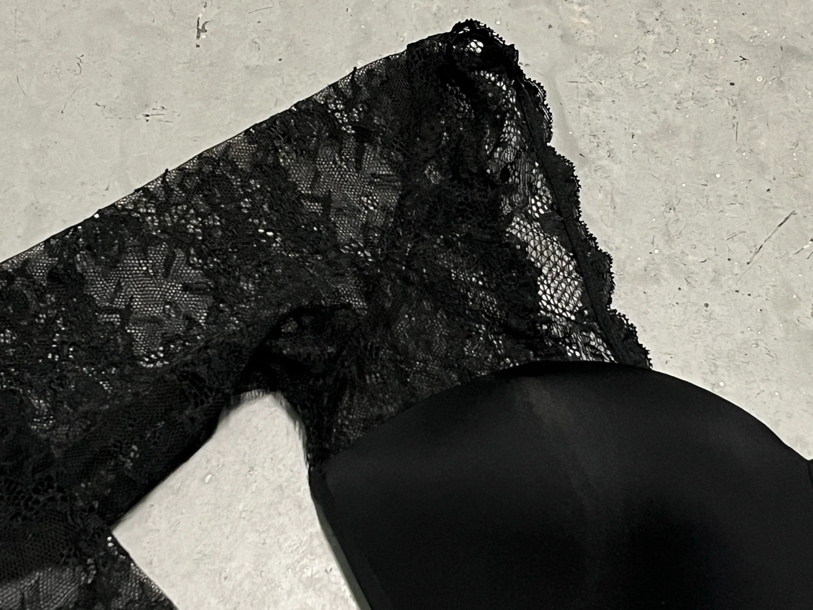 Top cropped preto com mangas de renda – photo 6